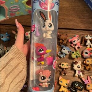 SOLD❌ Littlest Pet Shop Toy Set